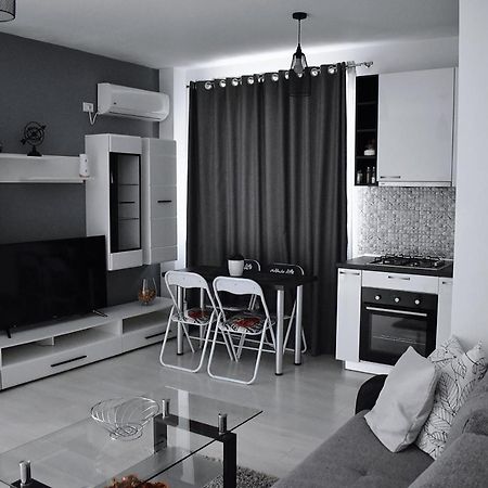 Etalon Airport Apartments Otopeni Bagian luar foto
