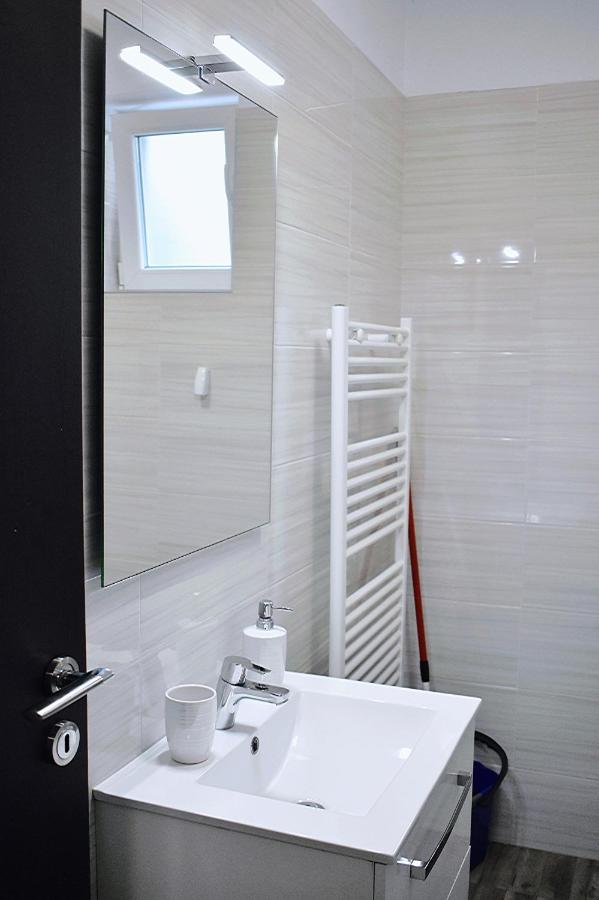 Etalon Airport Apartments Otopeni Bagian luar foto